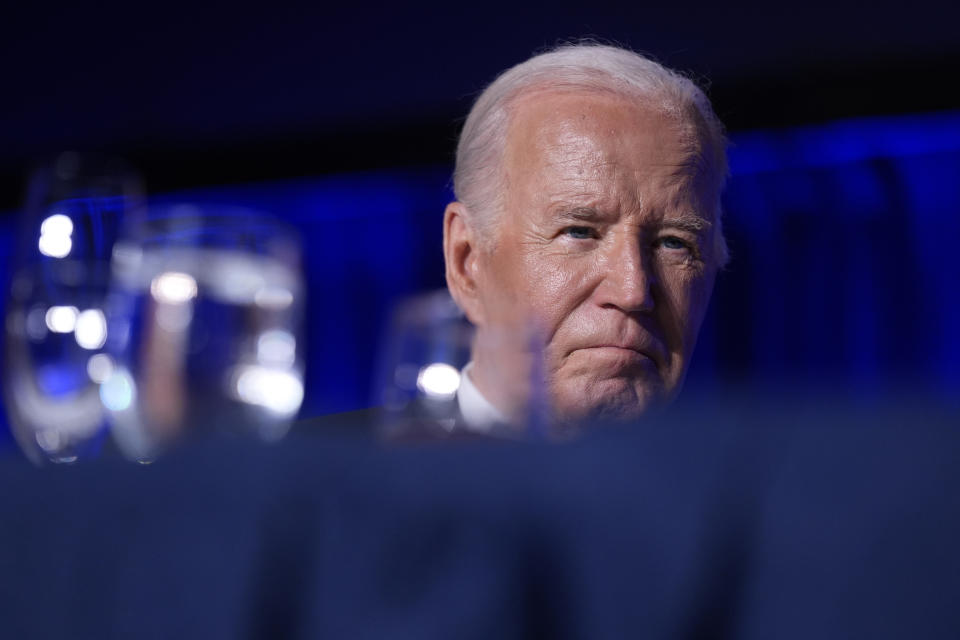 El presidente Joe Biden en la Cena dela Asociación de Corresponsales de la Casa Blanca, en Washington, el 27 de abril de 2024. (Foto AP/Manuel Balce Ceneta)