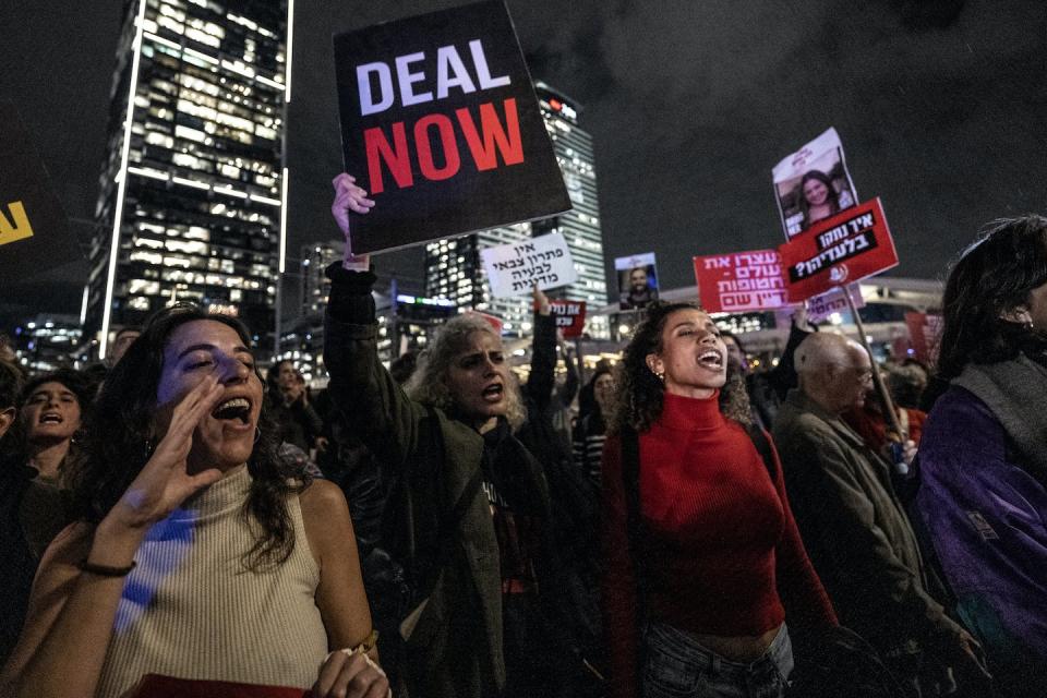 Families of Israeli hostages protest in Tel Aviv, calling for the Israeli government to make a deal with Hamas and get the hostages released. <a href="https://www.gettyimages.com/detail/news-photo/families-of-israeli-hostages-carrying-photos-and-banners-news-photo/1950955826?adppopup=true" rel="nofollow noopener" target="_blank" data-ylk="slk:Mostafa Alkharouf/Anadolu via Getty Images;elm:context_link;itc:0;sec:content-canvas" class="link ">Mostafa Alkharouf/Anadolu via Getty Images</a>