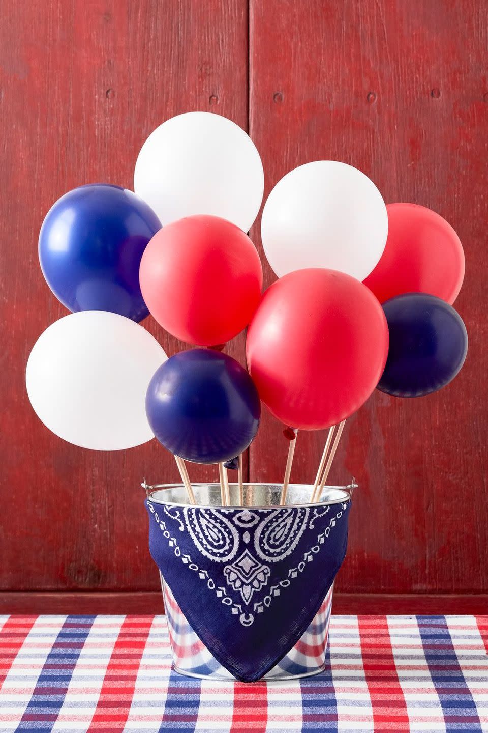 Make a centerpiece out of balloons.