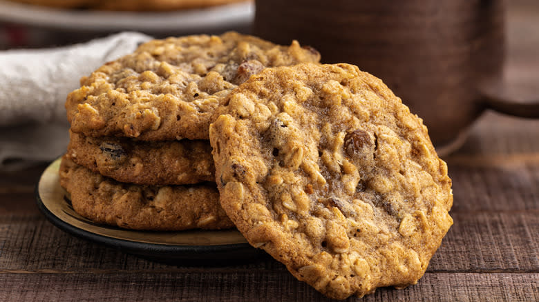 Oatmeal raisin cookies