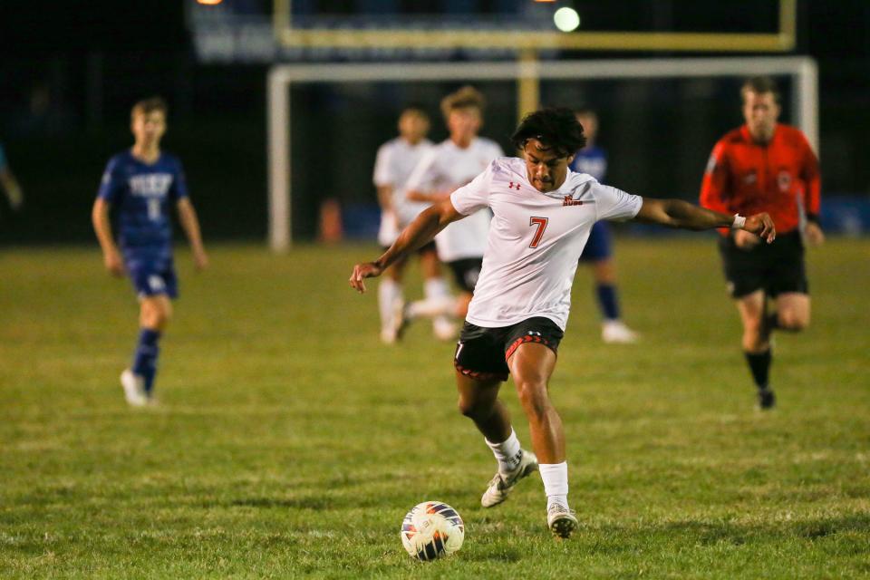 North Hagerstown's Teague Eichelberger is on the move against Williamsport.