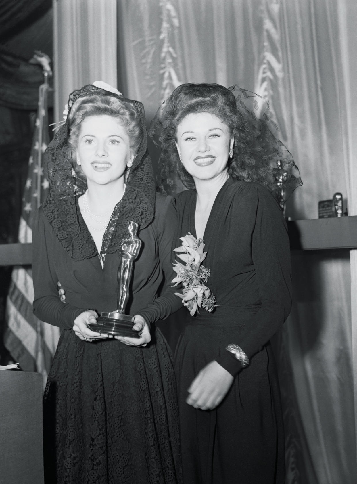 Joan Fontaine at the 1942 Oscars (Bettmann Archive)