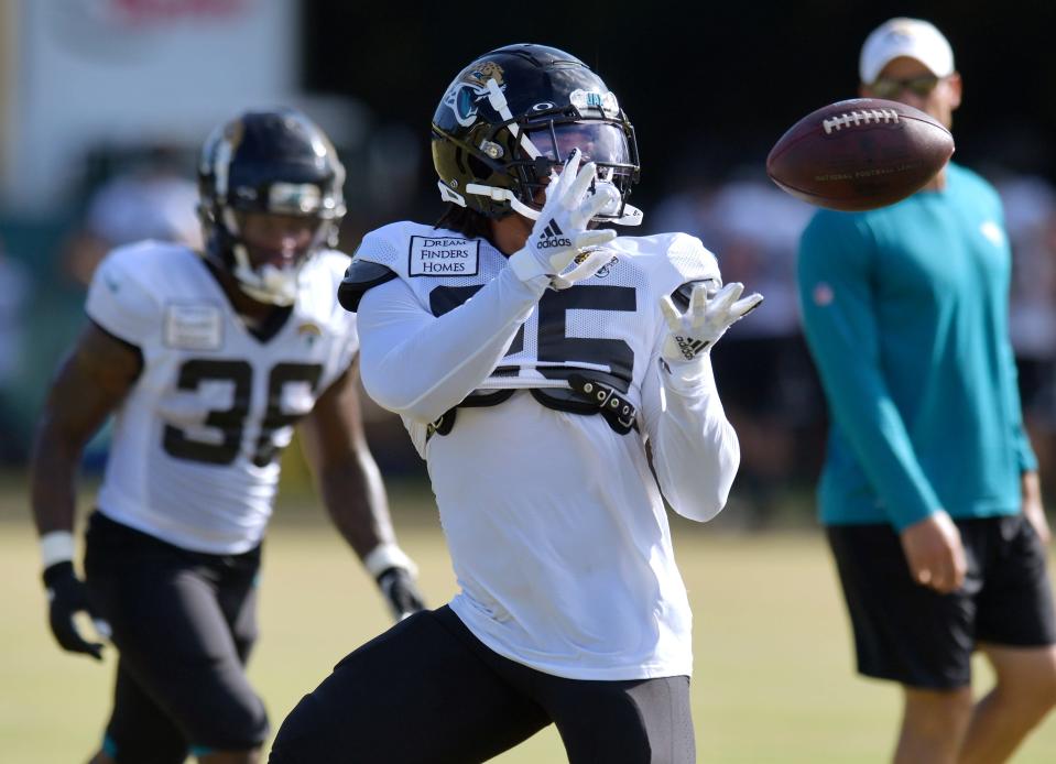 Jacksonville Jaguars running back James Robinson (25), the former Lutheran star from Rockford, pulls in a pass during drills in Jacksonville on Monday, August 1, 2022.