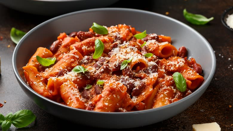 Baked beans with pasta