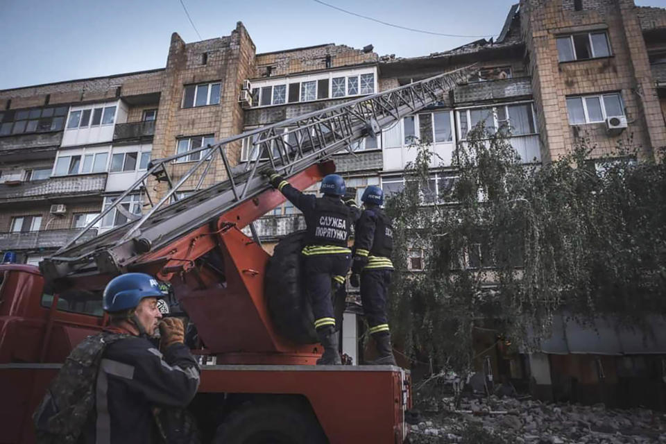 In this photo provided by the Ukrainian Emergency Service, rescuers evacuate people from a damaged building after Russian missile strikes in Pokrovsk, Donetsk region, Ukraine, Monday, Aug. 7, 2023. (Ukrainian Emergency Service via AP)