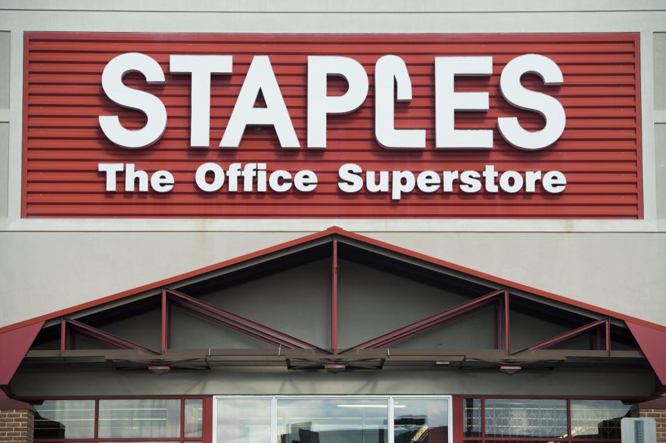 A Staples office supply store is seen in Springfield, Virginia, October 23, 2014. AFP PHOTO / Saul LOEB  (Photo credit should read SAUL LOEB/AFP via Getty Images)