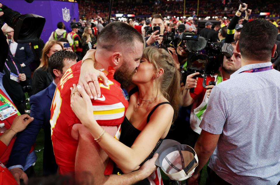 LAS VEGAS, NEVADA - FEBRUARY 11: Travis Kelce #87 of the Kansas City Chiefs and Taylor Swift embrace after defeating the San Francisco 49ers  in overtime during Super Bowl LVIII at Allegiant Stadium on February 11, 2024 in Las Vegas, Nevada. (Photo by Ezra Shaw/Getty Images)