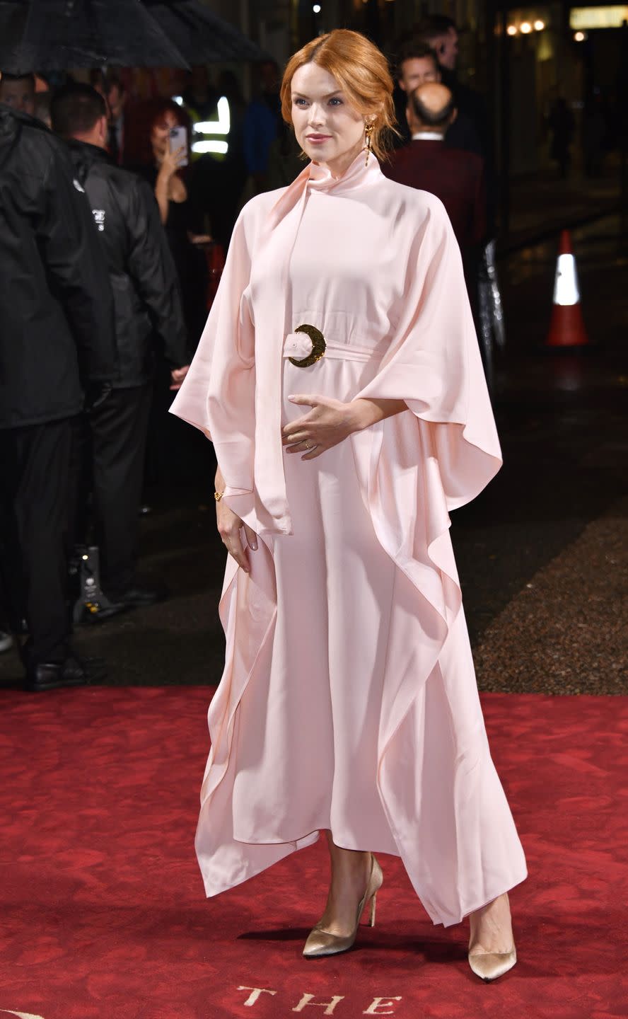 <p>Erin Richards announced her pregnancy at <em>The Crown </em>premiere. In the latest season, she portrays Kelly Fisher, Dodi Al Fayed's girlfriend. She chose a flowing blush pink gown for the occasion. </p>