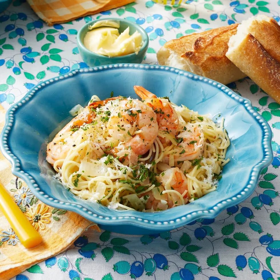 shrimp scampi in blue bowl