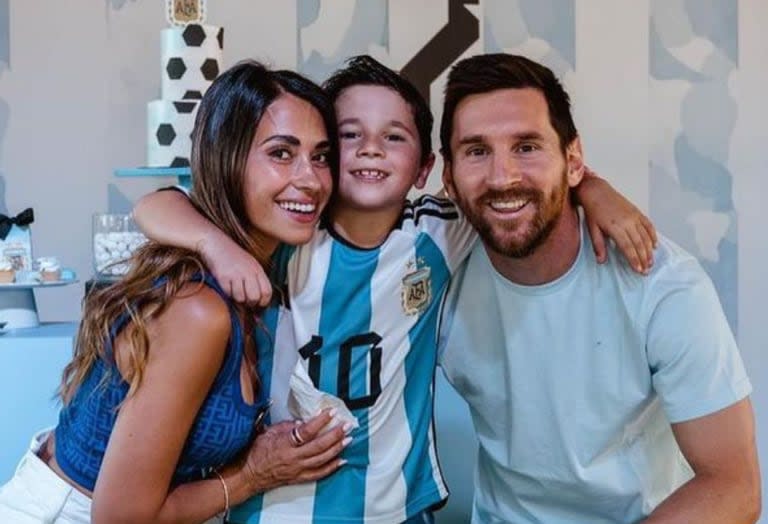 Mateo Messi protagonizó una escena con sus padres que se volvió viral