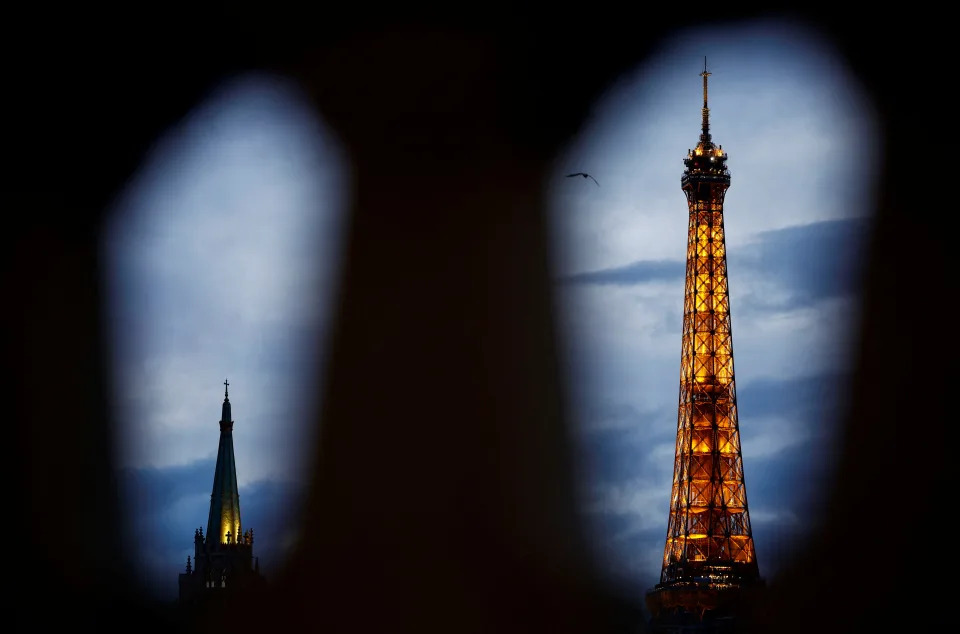 The Eiffel Tower is seen astatine  sunset successful  Paris, France, October 15, 2022. REUTERS/Stephane Mahe