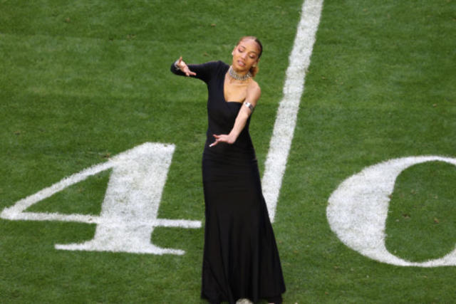 Watch Rihanna's Super Bowl Halftime Show Performance [Video] – TVLine