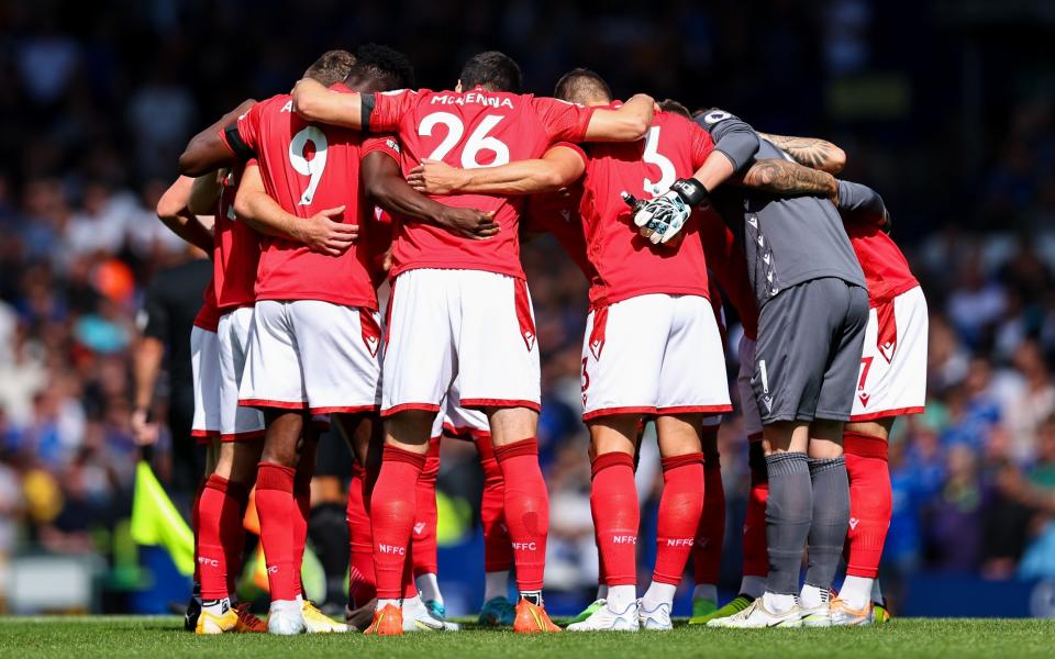 Players of Nottingham Forest have a team huddle during the Premier League match between Everton FC and Nottingham Forest at Goodison Park on August 20, 2022 in Liverpool, United Kingdom - Getty Images Europe 