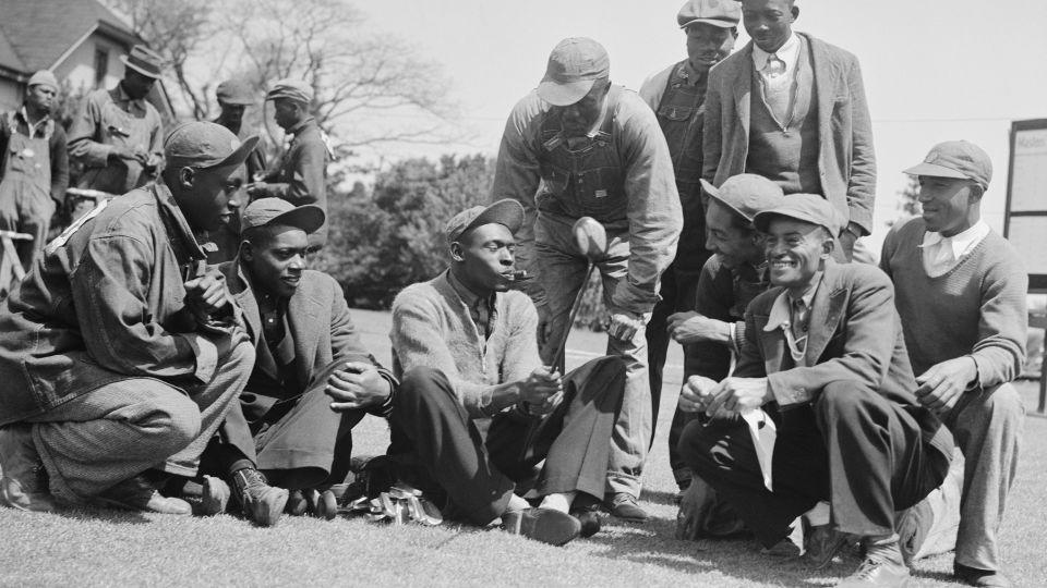 John H. "Stovepipe" Gordon (center), caddie for Gene Sarazen, shows fellow caddies the club Sarazen made a double eagle with at the 1935 Masters. - Bettmann Archive/Getty Images