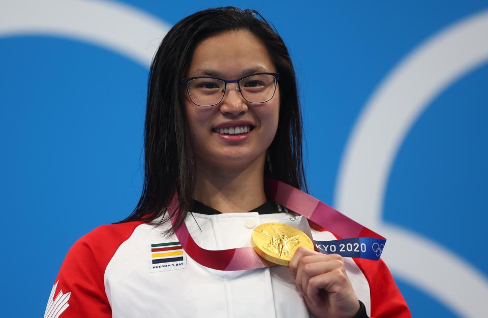 Tokyo 2020 Olympics - Swimming - Women's 100m Butterfly - Medal Ceremony - Tokyo Aquatics Centre - Tokyo, Japan - July 26, 2021. Margaret MacNeil of Canada poses with the gold medal REUTERS/Kai Pfaffenbach