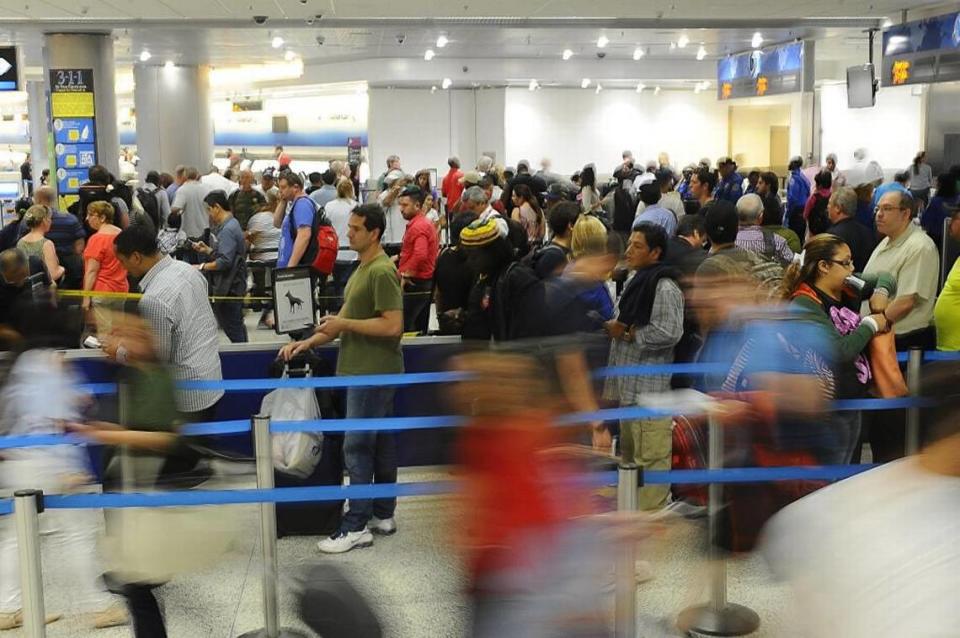 Si usas el Control de pasaporte móvil (MPC) evitas las interminables filas en el Aeropuerto Internacional de Miami.