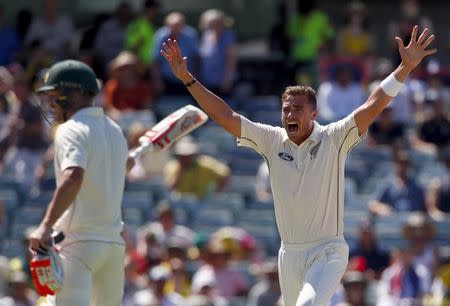 Australia's David Warner (L) reacts as New Zealand's Tim Southee (R) appeals unsuccessfully for the wicket of Australia's Usman Khawaja (not pictured) during the first day of the second cricket test match at the WACA ground in Perth, Western Australia, November 13, 2015. REUTERS/David Gray