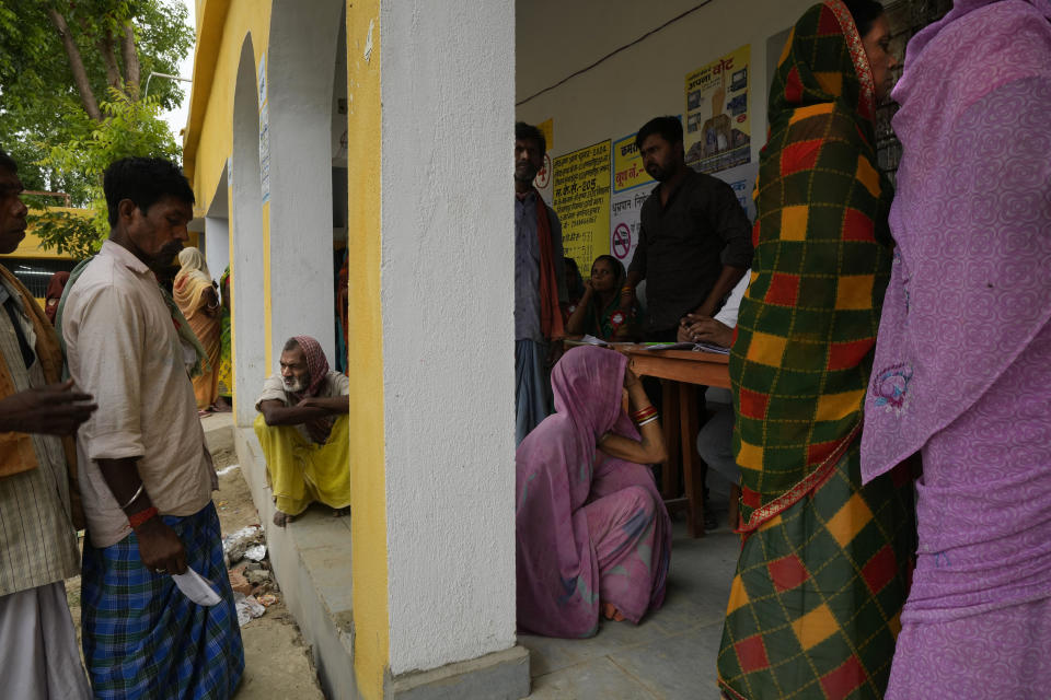 Elderly wait for their turn to cast votes during the fourth phase of general election, on the outskirts of Samastipur, in the Indian state of Bihar, Monday, May 13, 2024. (AP Photo/Manish Swarup)