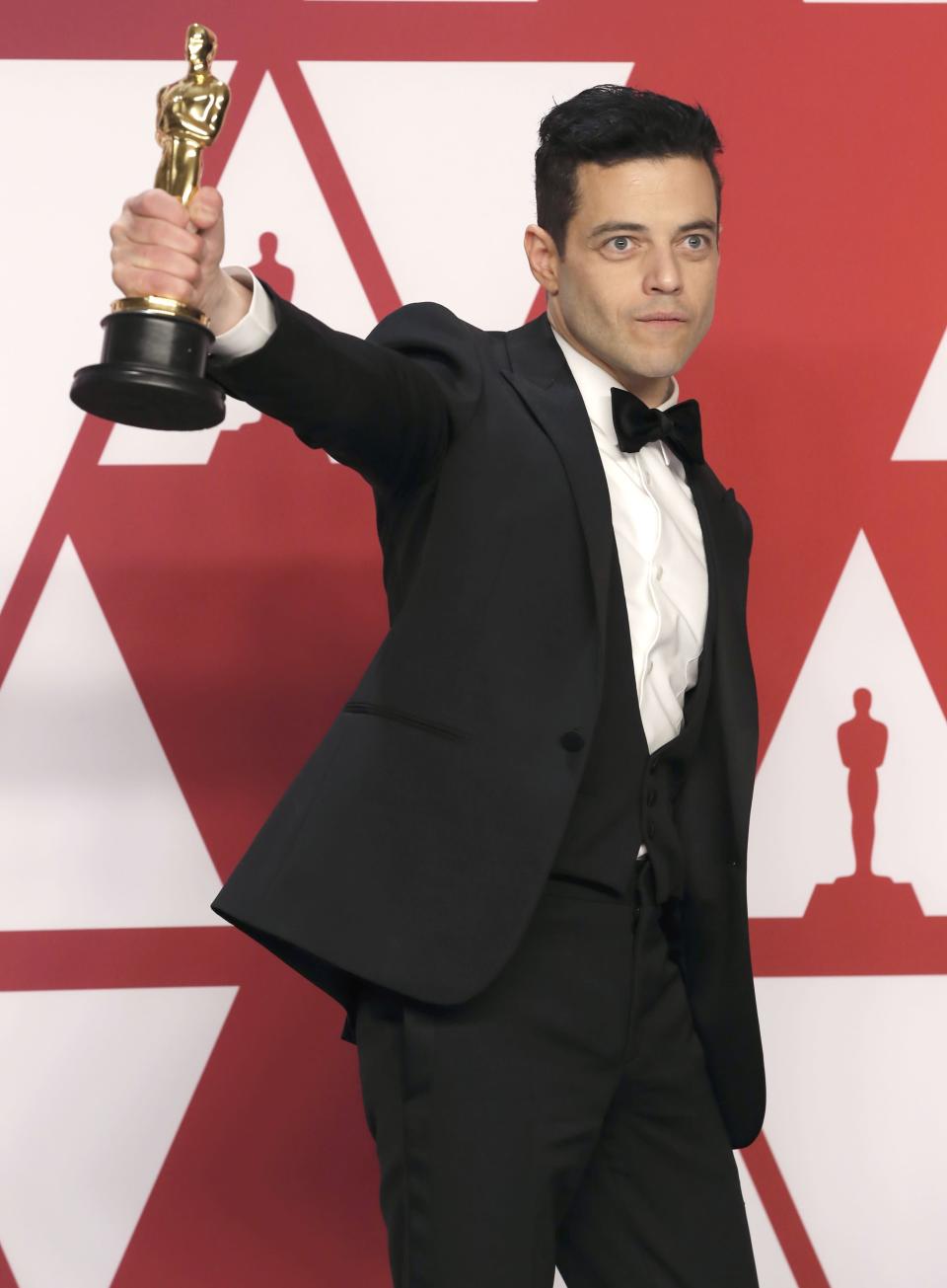 91st Academy Awards – Oscars Photo Room – Hollywood, Los Angeles, California, U.S., February 24, 2019. Best Actor Rami Malek poses with his award backstage, REUTERS/Mike Segar