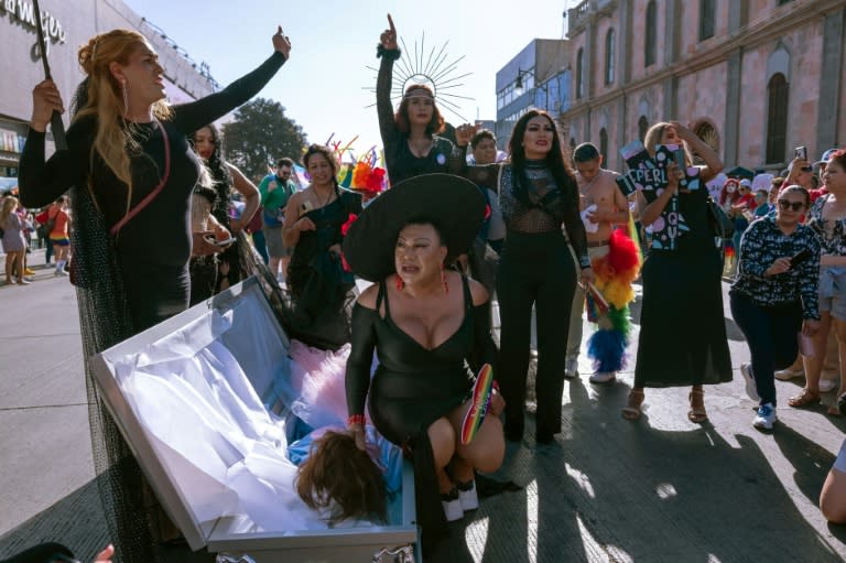 Des membres de la communauté protestent contre la violence qu'ils subissent dans l'État de Basse-Californie, au Mexique, le 29 juin 2024 (Guillermo Arias)