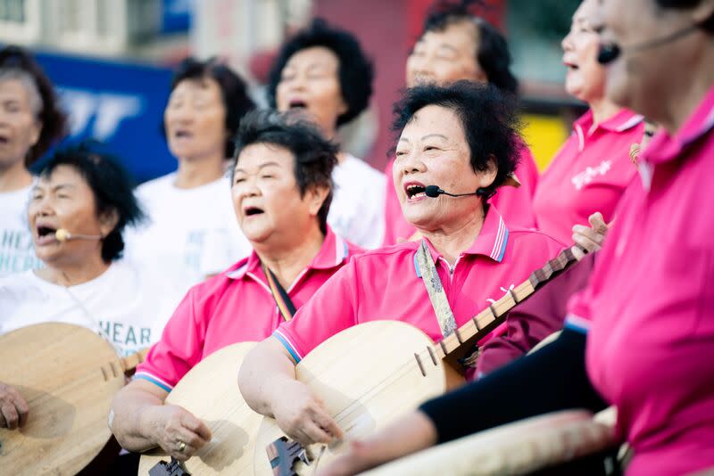 屏東半島世界歌謠祭10/16登場 2024半島世界歌謠祭16日起一連5天將在恆春古城西 門廣場登場，今年主題為「半島饒舌中」，邀請10個 國家12組民謠或嘻哈音樂人共襄盛舉，展現傳統民謠 與現代饒舌碰撞的精彩火花。 （屏東縣政府提供） 中央社記者李卉婷傳真  113年10月9日 