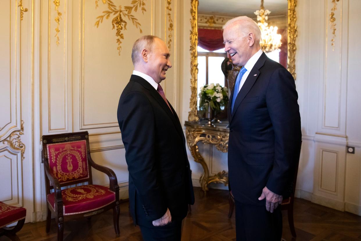 U.S. President Joe Biden (R) and Russian President Vladimir Putin meet during the U.S.-Russia summit at Villa La Grange on June 16, 2021 in Geneva, Switzerland (Getty Images)