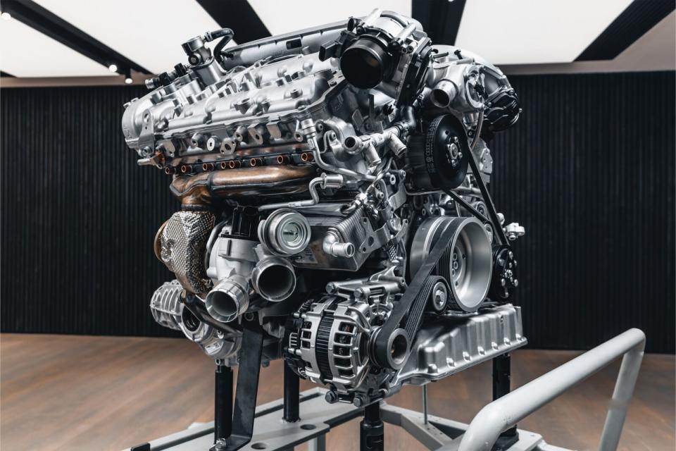 W12引擎隨Bentley重啟後推出20年後，正式將走下舞台，也在車壇歷史留下輝煌的一頁。