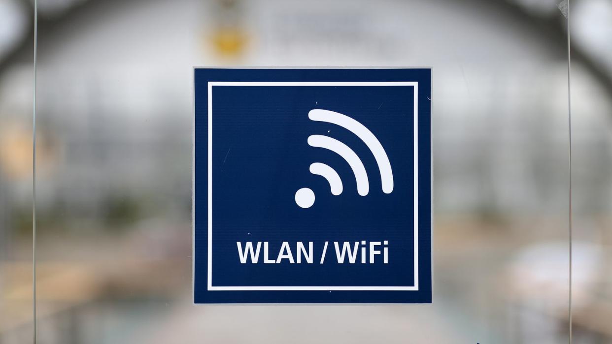 Über den WLAN-Sicherheitslücke können Hacker verschlüsselt übertragene Informationen ausspionieren oder sogar eigene Datenpakete einschleusen.