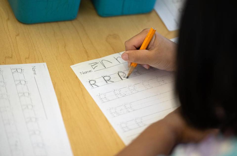 Student Enriava Fernandez works on a handwriting exercise in transitional kindergarten class at Fremont School in Modesto , Calif., Thursday, Dec. 7, 2023. The kindergarten students are working on motors skills and letter recognition to prepare them for cursive writing in later grades. In October, Gov. Gavin Newsom signed a law requiring cursive handwriting instruction mandatory in first through sixth grades effective Jan. 1. Andy Alfaro/aalfaro@modbee.com