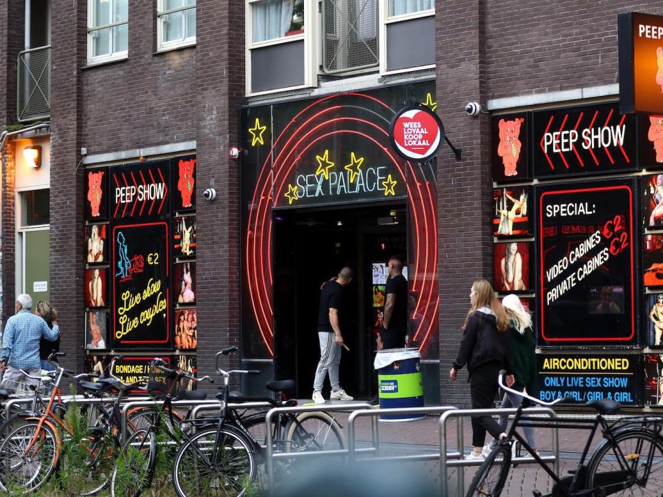 sex workers red light district amsterdam