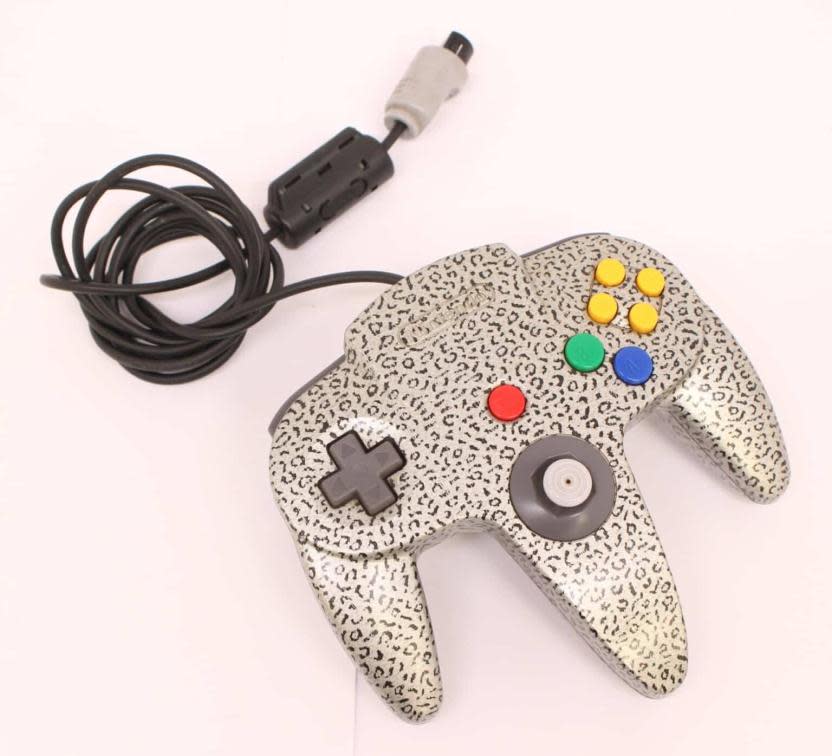 Así luce el raro control Chrome Leopard de Foxdata para N64