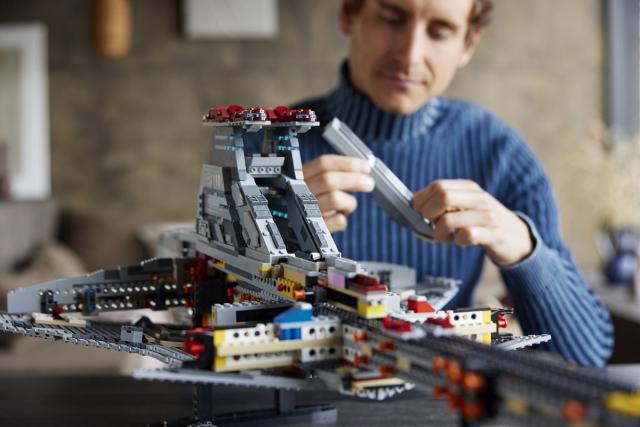 New LEGO STAR WARS Republic Attack Cruiser Set Celebrates 20 Years