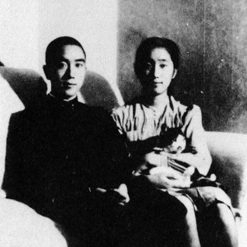 三島由紀夫與妹妹美津子，攝於1944年（維基百科．公有領域）