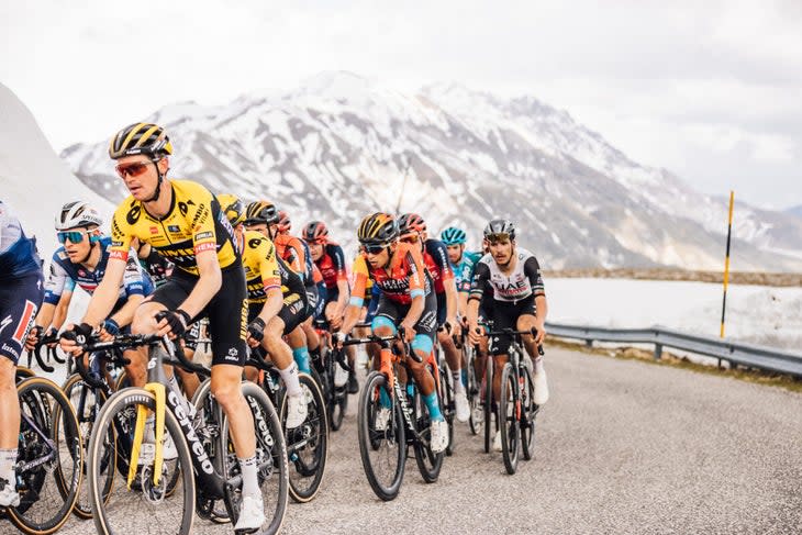 <span class="article__caption">Sepp Kuss leads the peloton up Friday’s grinding but uneventful climb. (Photo: Chris Auld/VeloNews)</span>