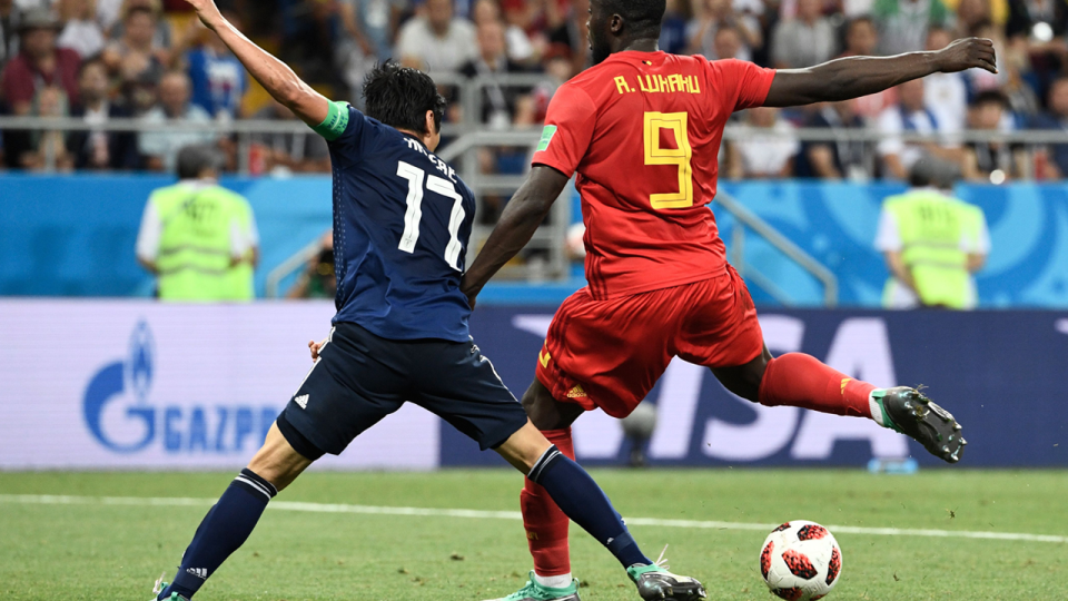 Romelu Lukaku dummies over the ball to set-up the winning goal. Pic: Getty