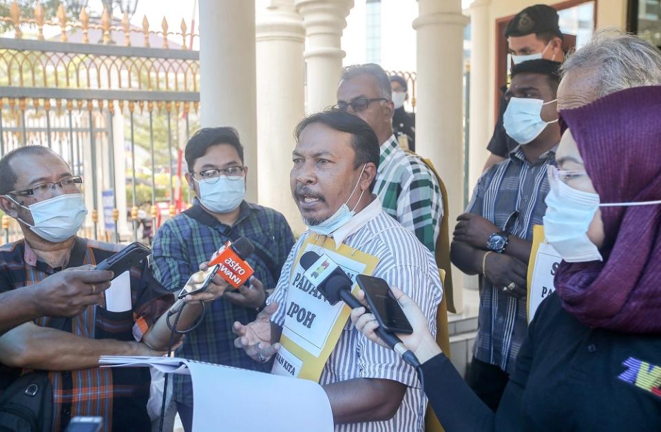 Roslan Ali, representing the residents of Ipoh, speaks to reporters in front of the State Secretariat Building in Ipoh September 22, 2020. ― Picture by Farhan Najib