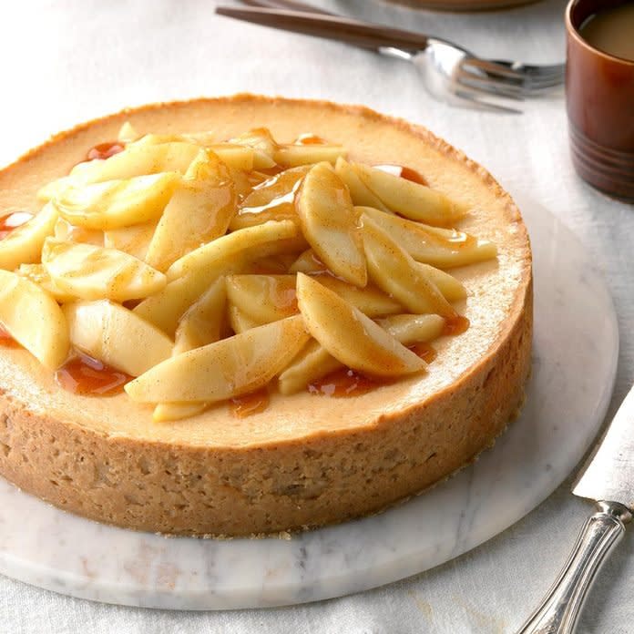 Cinnamon Apple Cheesecake