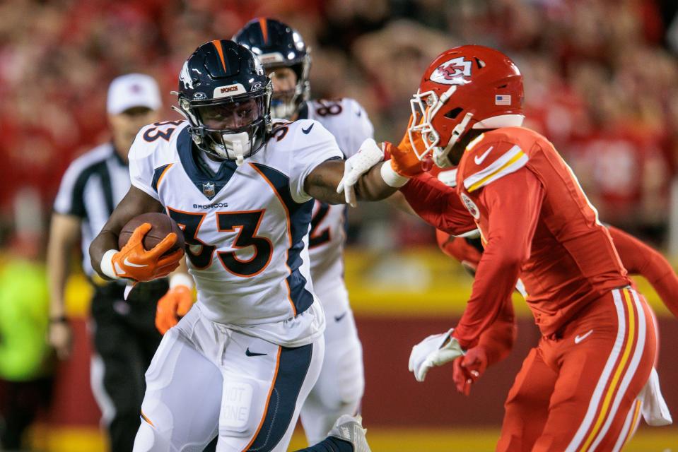 Denver Broncos running back Javonte Williams (33) runs the ball during the first quarter against the Kansas City Chiefs.