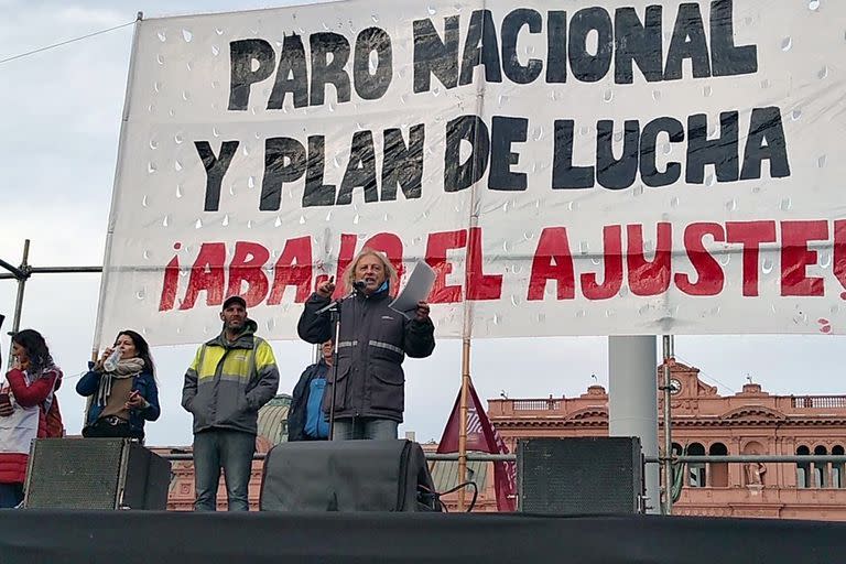 Pollo Sobrero en el acto de la Plaza de Mayo