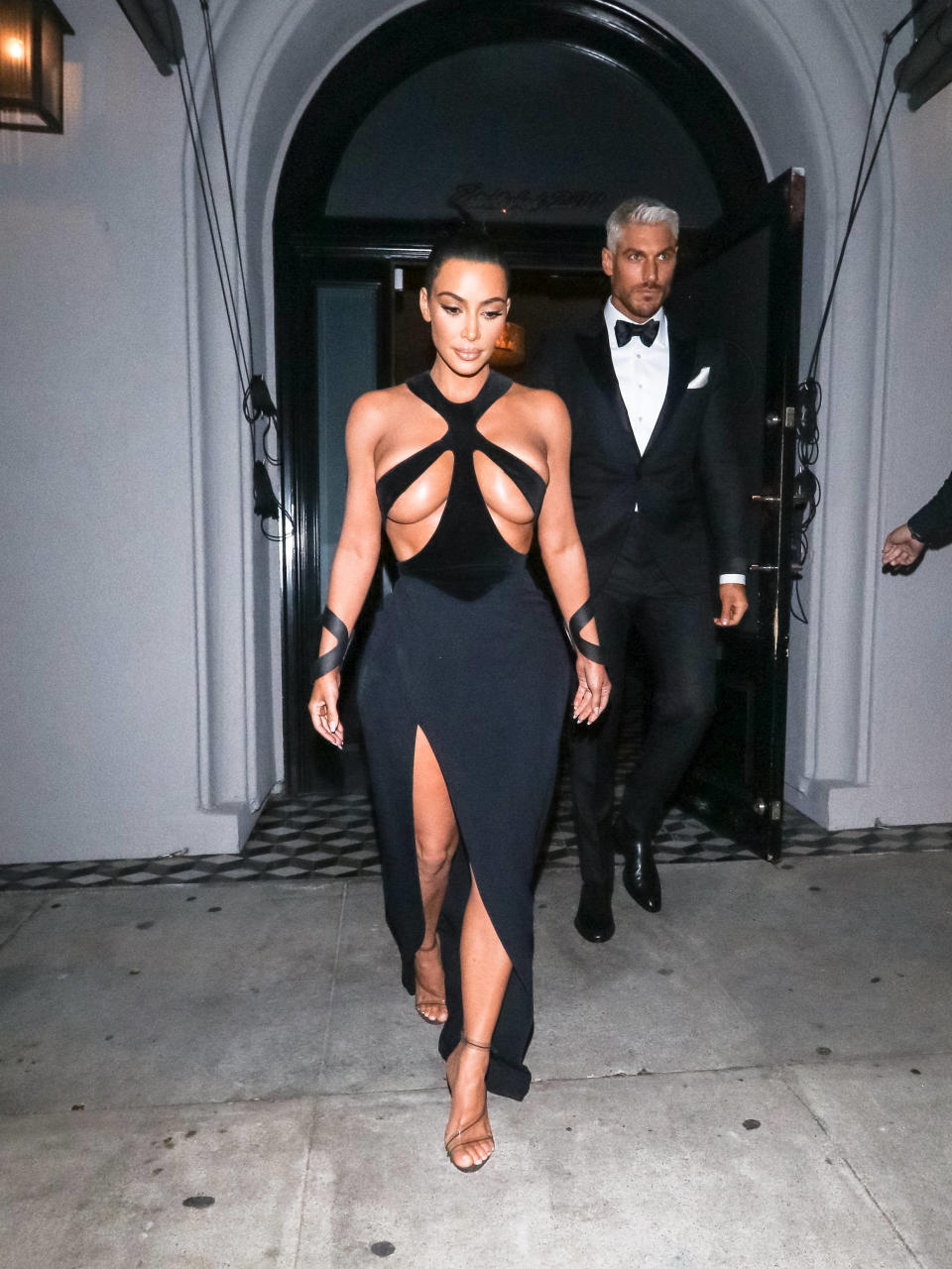 With nary a jewel in sight, Kardashian simply let her dress do the talking. (Photo: gotpap/Bauer-Griffin via Getty Images)