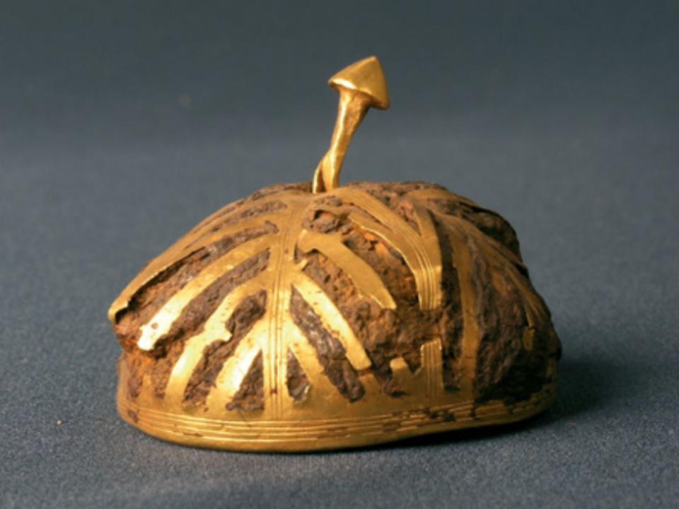 Knob-shaped hemispherical object from the Villena treasure, made of meteoric iron and inlaid with gold.  Corrosion of the iron has covered and distorted some of the gold sheets.  CSIC Prehistory Works, Villena Museum (Alicante).