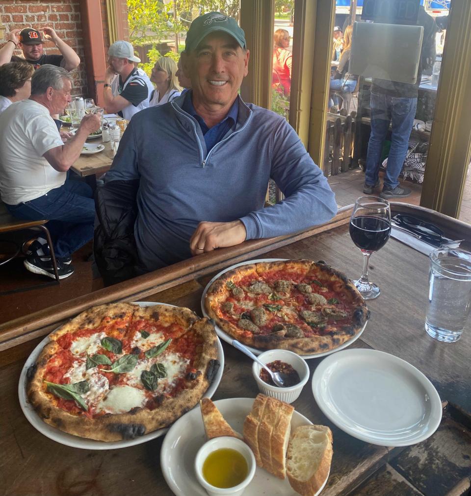 Harry Rosenberg of Los Angeles triumphantly gets his pizza at Pizzeria Bianco on Saturday in Phoenix. (Courtesy Harry Rosenberg)