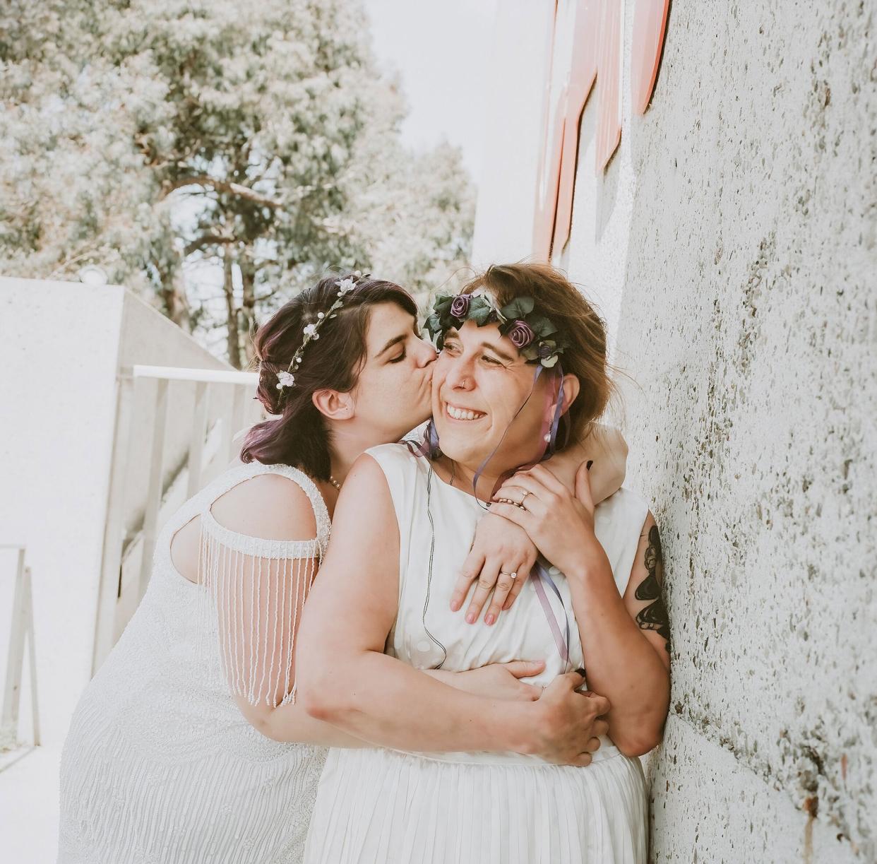 Jeopardy champ Amy Schneider (right) and Genevieve Davis at their wedding in California