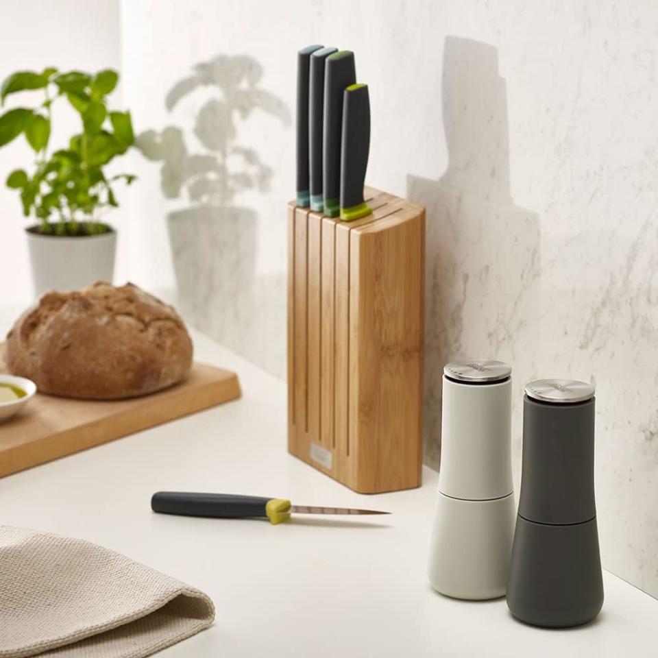 Joseph Joseph 95036 Milltop Salt and Pepper Mills Set, 16.9 x 7 x 7cm, White/Black (Photo: Amazon)