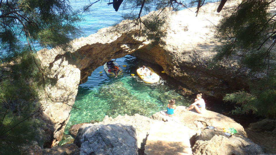 Zur Schatzsuche braucht man auf Mallorca auch das Schlauchboot