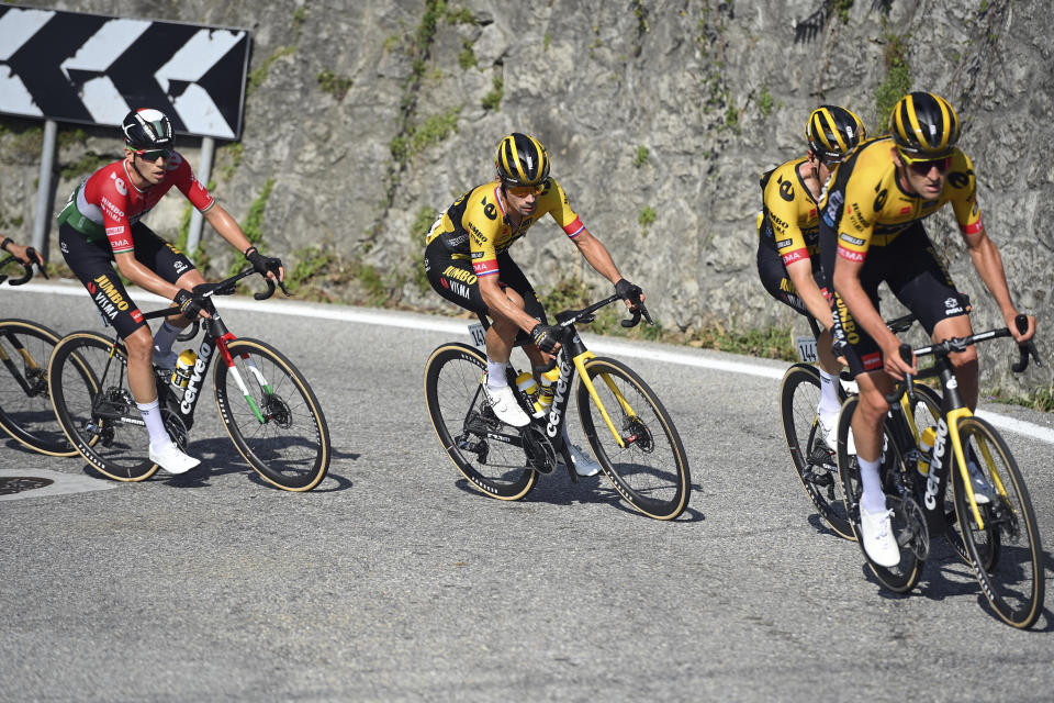 En foto del sábado 7 de octubre Primoz Roglic en acción durante el Tour de Lombardía entre Como y Begamo en Italia. (Marco Alpozzi/LaPresse via AP)