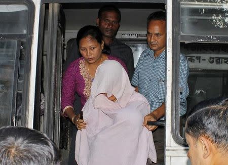 Security personnel escort a veiled woman (C), who is suspected of being involved in a plot to assassinate Bangladesh's Prime Minister Sheikh Hasina, to a court in Guwahati November 8, 2014. REUTERS/Utpal Baruah