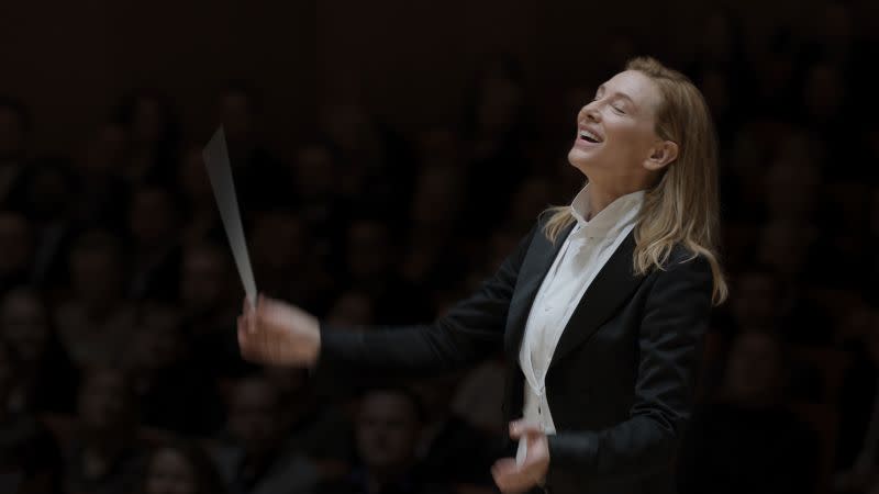 ▲凱特布蘭琪以《TÁR塔爾》競爭奧斯卡影后，為了完美呈現首席指揮家角色，她自學德語、鋼琴等技能。（圖／UIP提供）