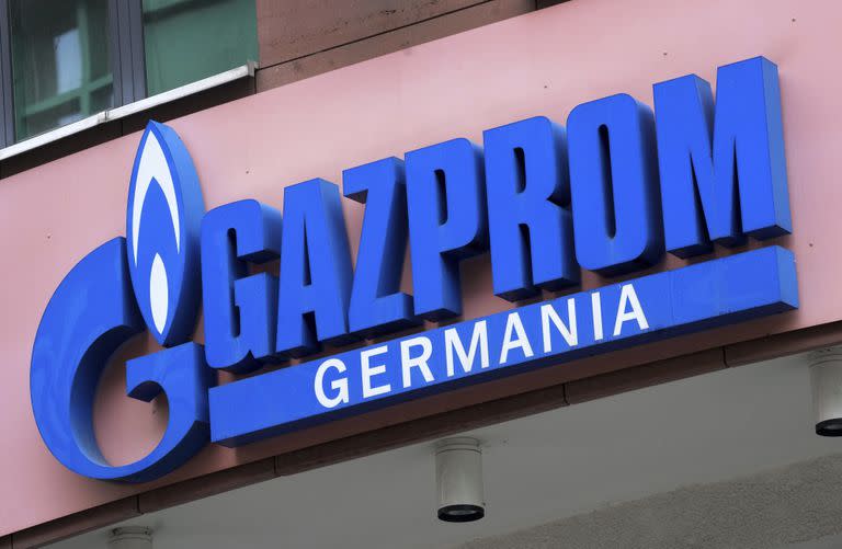 El logotipo de "Gazprom Germania" en la sede de la empresa en Berlín