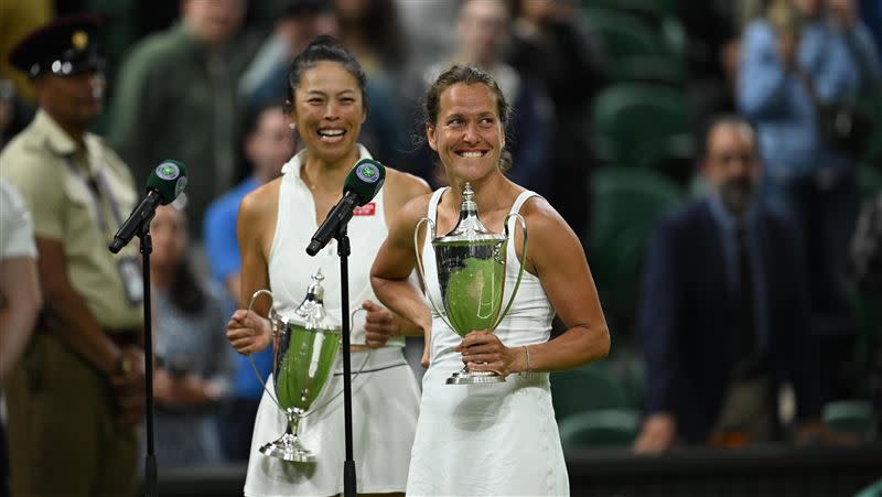 謝淑薇和老搭檔史翠可娃（Barbora Strycova）奪下溫網合拍第2冠，還締造超狂紀錄。（圖／翻攝自溫網官方推特）